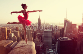 Obrazy i plakaty Ballet Dancer in front of New York Skyline