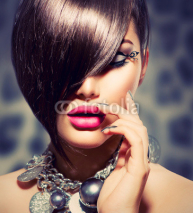 Fototapety Fringe. Beauty Sexy Model Girl with Perfect Makeup and Manicure