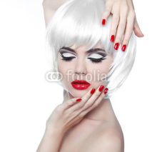 Fototapety Makeup and Hairstyle. Red Lips and Manicured Nails. Fashion Beau