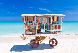 Fototapety Cart selling typical souvenirs on cuban beach of Varadero