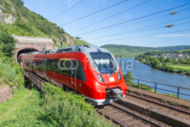 Obrazy i plakaty Intercity train leaving a tunnel near the river Moselle in Germa