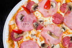 Naklejki Appetizing pizza with ham