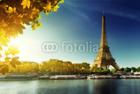 Naklejki Seine in Paris with Eiffel tower in autumn season