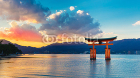 Obrazy i plakaty Great floating gate (O-Torii) in Miyajima
