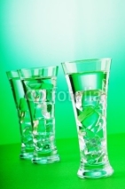 Obrazy i plakaty Water in the glass against gradient background