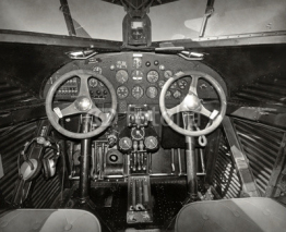 Fototapety Old airplane cockpit