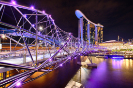 Obrazy i plakaty The Helix bridge with Marina Bay Sands in background