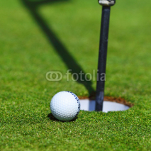 Fototapety golf ball on lip of cup