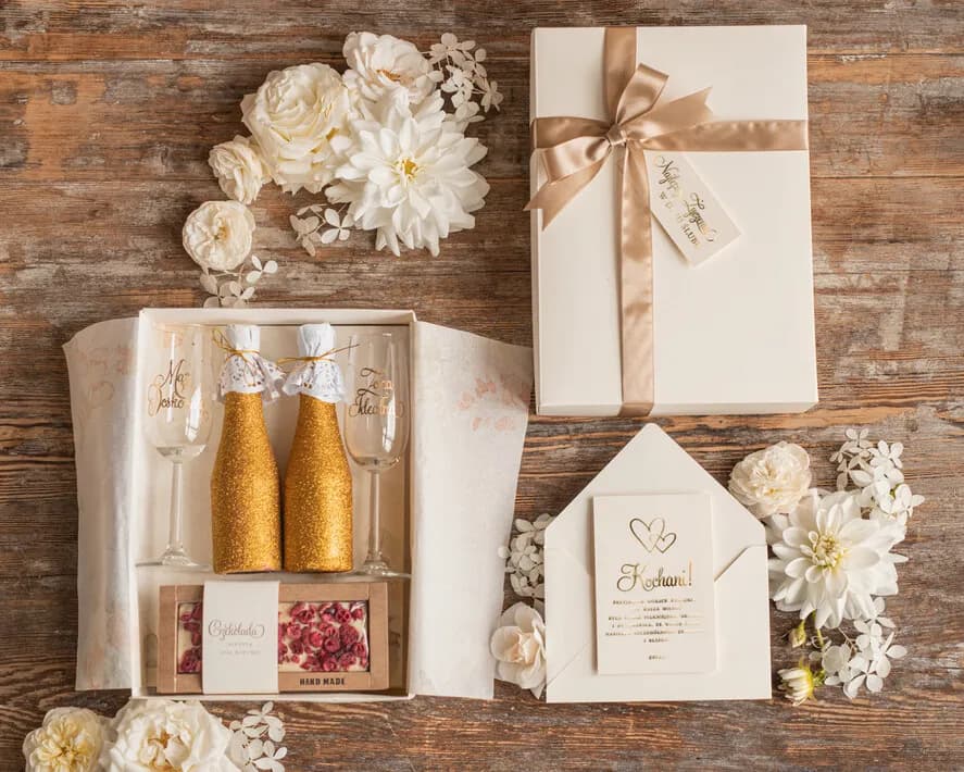 Jak zapakować prezent ślubny, aby zachwycić parę młodą i gości