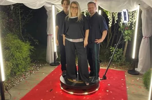 Ile kosztuje fotobudka na wesele? Odkryj ukryte koszty wynajmu