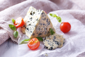 Fototapety Tasty blue cheese with tomatoes and basil on paper