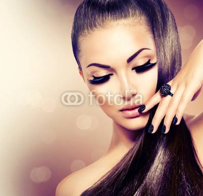Beauty Fashion Model Girl with Long Healthy Brown Hair