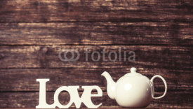 Obrazy i plakaty Teapot and word Love