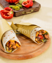 Fototapety Tortilla messicane con pollo e verdure