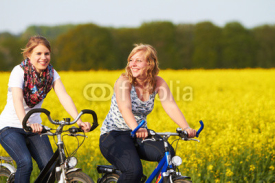 Fototapety Freundinnen machen Radtour