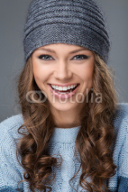 Fototapety Cute girl in winter clothing with snowflakes