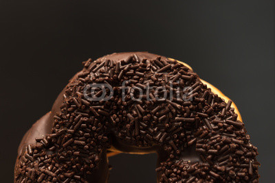 チョコレート ドーナツ chocolate doughnut 黒背景