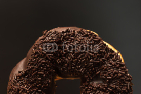 Obrazy i plakaty チョコレート ドーナツ chocolate doughnut 黒背景