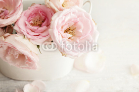 Naklejki pink flowers in a vase