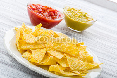 Tortilla Chips mit Salsa