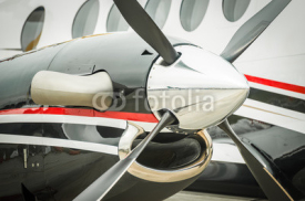 Obrazy i plakaty runway reflections off an aircraft propeller