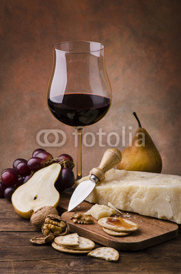 still life con formaggio parmigiano,vino e frutta