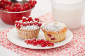 Fototapety Cupcakes With Fresh Redcurrant. White Painted Table