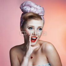 Fototapety Beautiful young sexy pin-up girl with surprised expression