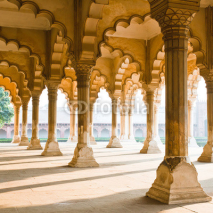Fototapety Beautiful gallery of pillars at Agra Fort. Agra, India