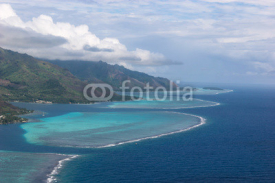 Fototapety Coastline of Moorea, French Polynesia, surrounded by coral reefs
