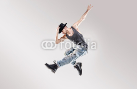 Obrazy i plakaty Fashion shot of a young hip hop dancer