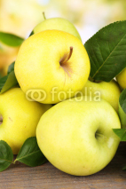 Fototapety Ripe sweet apples with leaves on nature background