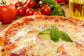 Naklejki Pizza margherita, close-up, fuoco selettivo