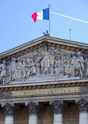 Assemblée nationale avec drapeau