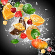 Obrazy i plakaty Fruit with splashing water