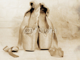 Fototapety Ballet pointe shoes on floor