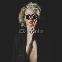 Fototapety Fashion blonde with bright makeup and accessories