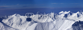 Fototapety Panoramic view on off-piste slope at nice day
