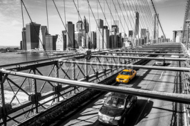 Naklejki Taxi cab crossing the Brooklyn Bridge in New York