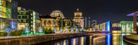 Fototapety Reichstag und Reichstagufer in Berlin bei Nacht