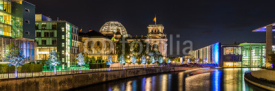 Obrazy i plakaty Reichstag und Reichstagufer in Berlin bei Nacht