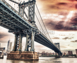 Fototapety Dusk colors of the sky over magnificent Manhattan Bridge