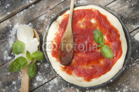 Raw pizza base