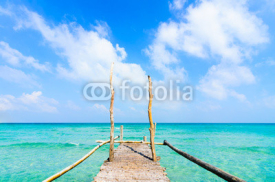Fototapety Wooden pier leading to sea on beautiful beach at Nam Du Island