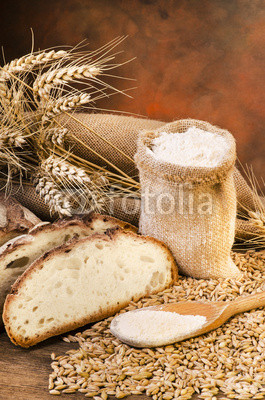sacco di farina con pane e spighe