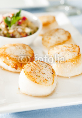 seared scallops with a spicy vegetable dip