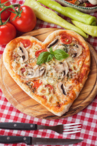 Fototapety Heart shaped funghi pizza