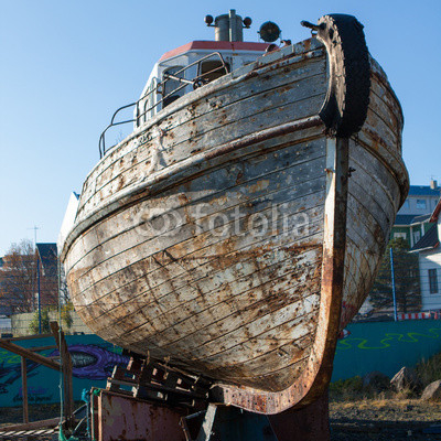 boat wreck front view