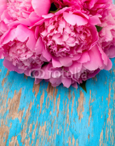 Obrazy i plakaty bunch of peonies on wooden surface