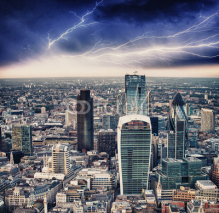 Fototapety Storm in London. Bad weather over city skyline